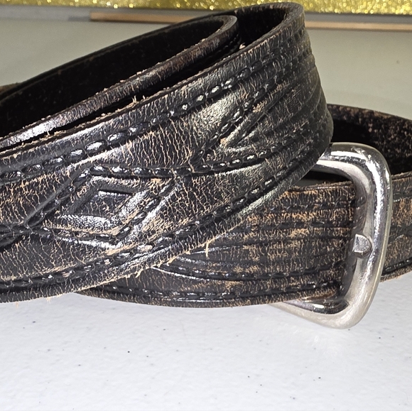 Wrangler Vintage Genuine Leather Patina Distressed Black and Brown Belt 55